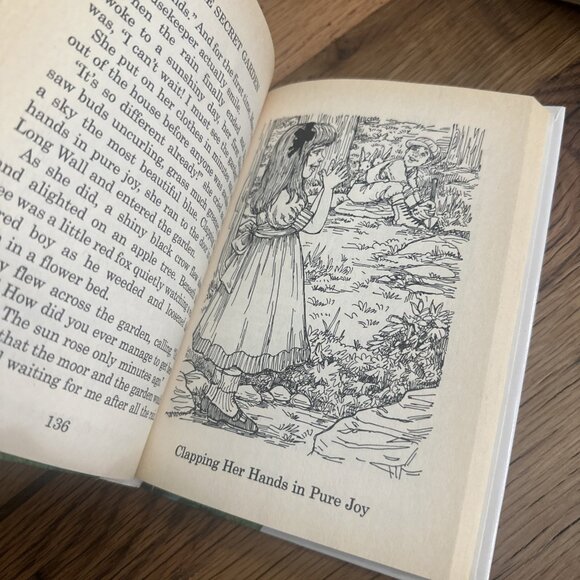 The Secret Garden Great Illustrated Classics Frances Hodgson Burnett Book - Picture 4 of 5